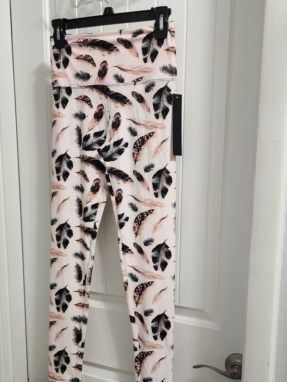 Womens Feather-Print Pink Leggings O/S